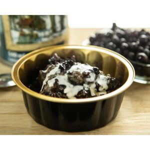 Grands-pères à l’érable et aux bleuets servis avec crème dans un bol